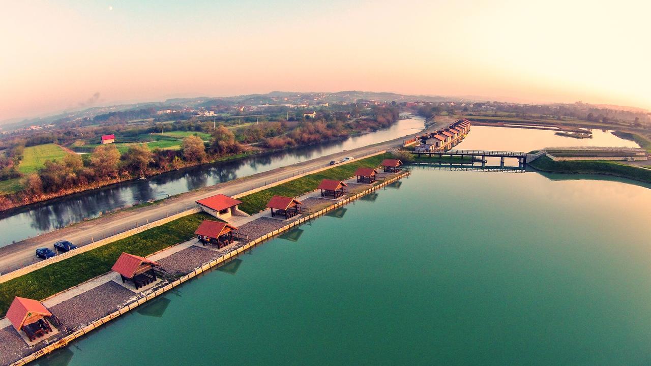 Jezero Jelen Hotel Tesanj Kültér fotó