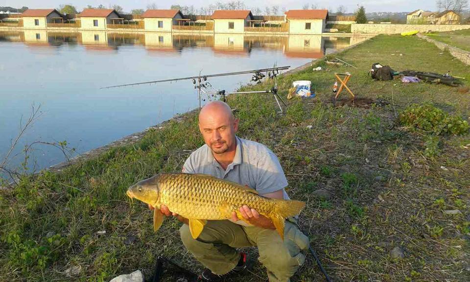 Jezero Jelen Hotel Tesanj Kültér fotó