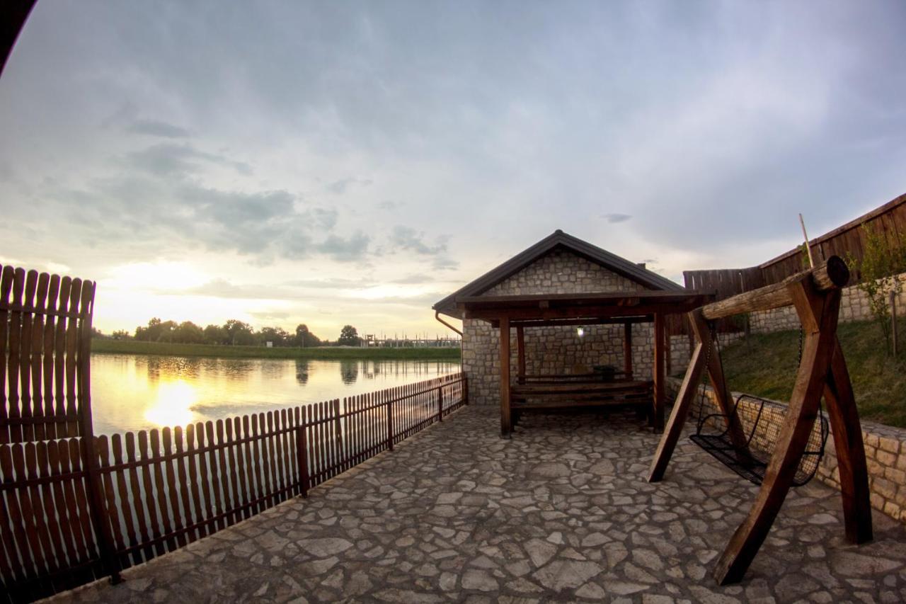 Jezero Jelen Hotel Tesanj Kültér fotó